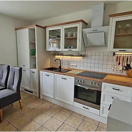 Patricia Comfortable *